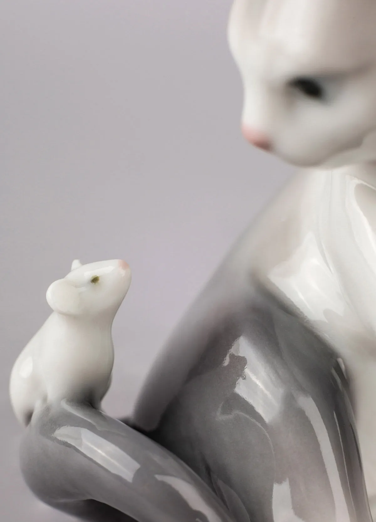 Котёнок и мышка — LLADRÓ 01005236, кадр фабричной галереи 4