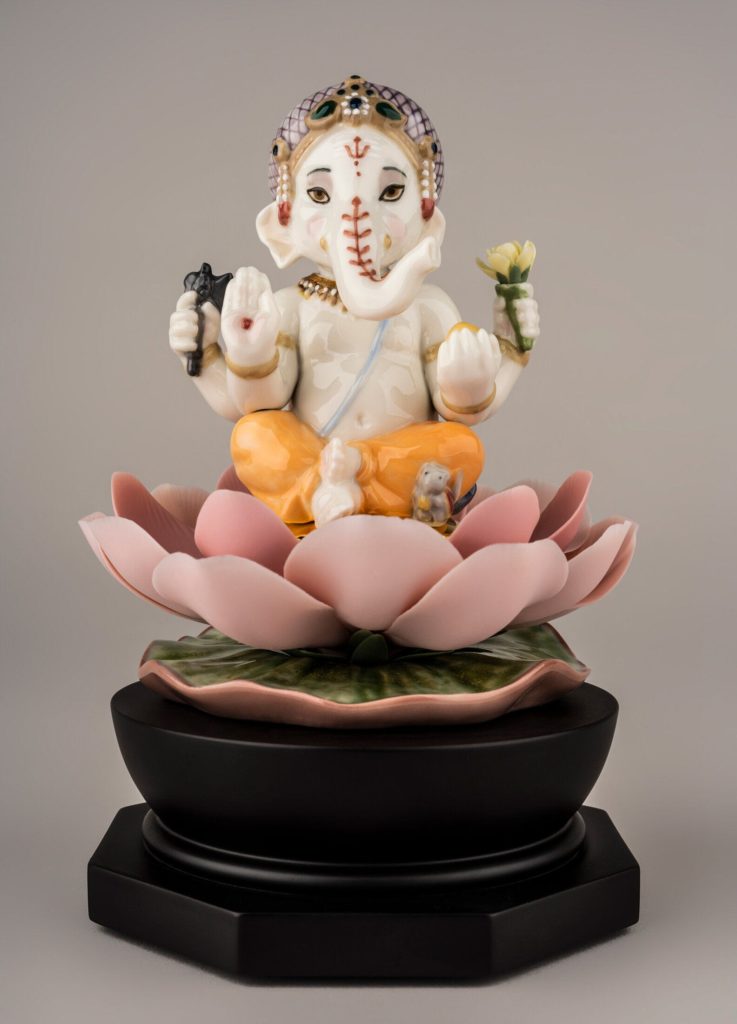 Ганеша в падмасане — LLADRÓ 01008635, кадр фабричной галереи 6