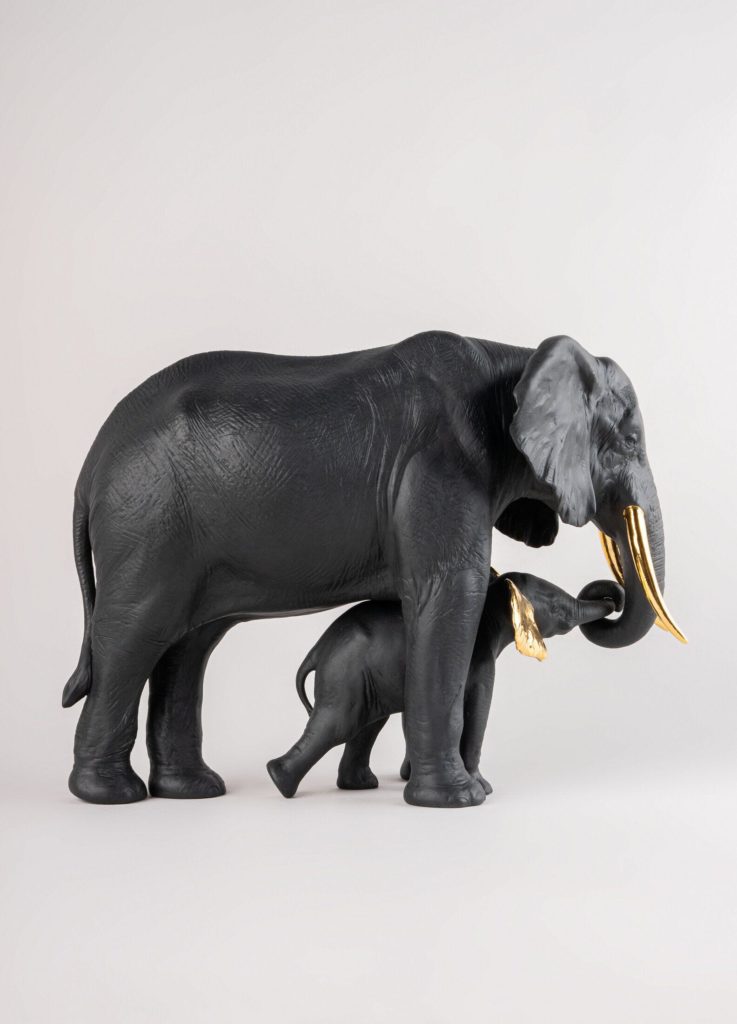 Показывая путь — чёрное и золотистое исполнение, лимитированная серия — LLADRÓ 01009581, кадр фабричной галереи 4